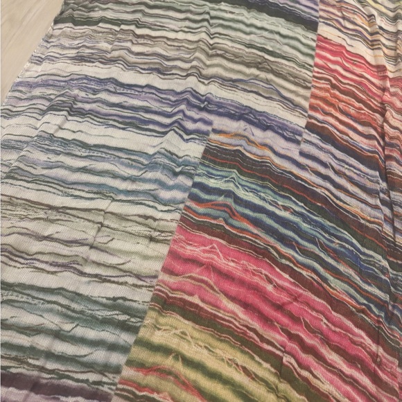 🩷 Multicolor Striped Scarf 🩷 - Picture 3 of 4